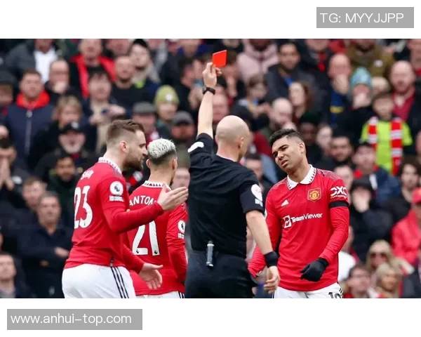 卡塞米罗的职业生涯回顾与未来展望：从巴西国脚到欧洲顶级中场的蜕变