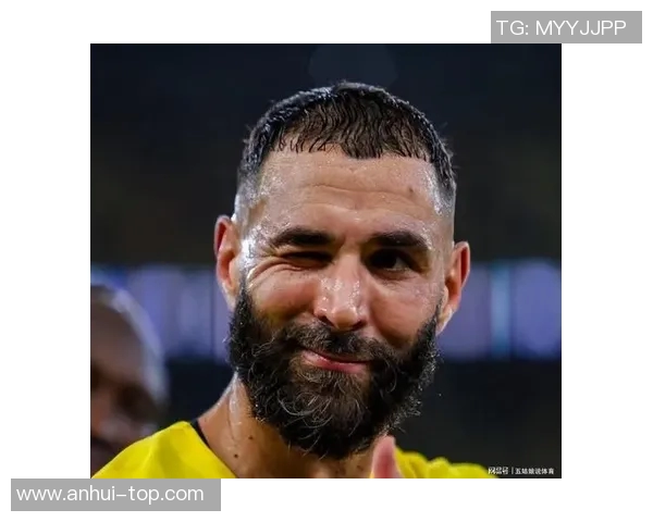 本泽马：从足球天才到传奇射手的辉煌旅程与影响力分析