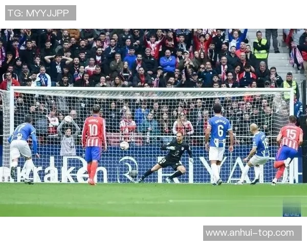 皇马与拜仁慕尼黑巅峰对决经典战役再度上演引发球迷热议 皇马与拜仁慕尼黑巅峰对决经典战役再度上演引发球迷热议