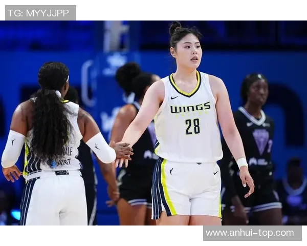 自由人对决飞翼的巅峰对抗赛谁能在战场上笑到最后