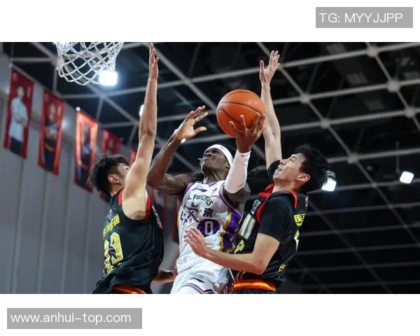 CBA联赛精彩对决北京队与新疆队激烈角逐圆满结束